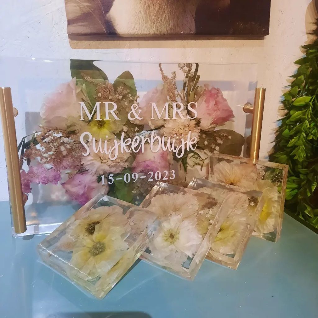 Hexagon resin block preserving dried roses and hydrangeas by Diana Vhamaine