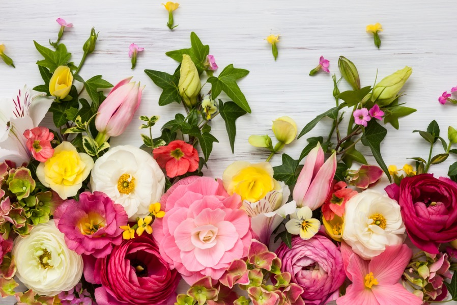 Dried flower DIY craft inspiration with preserved flowers