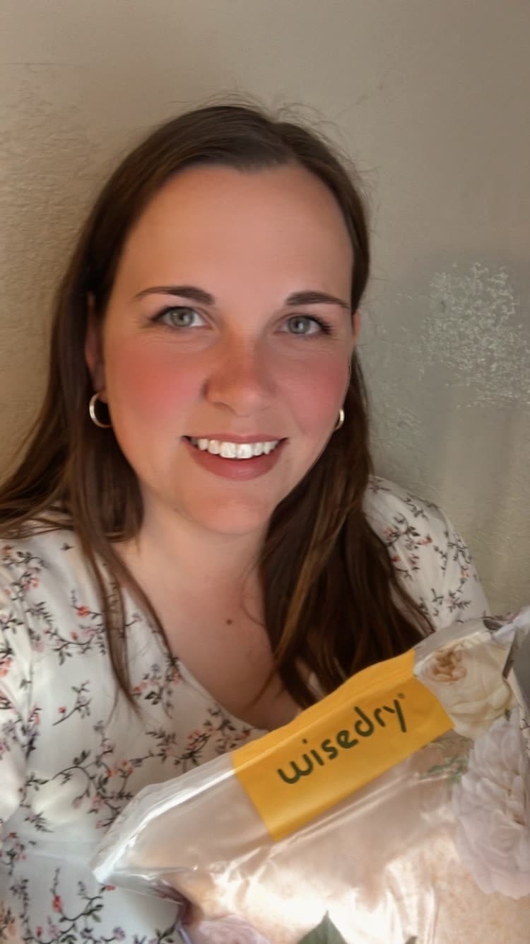 Floralee Grove ambassador holding Wisedry flower drying silica gel